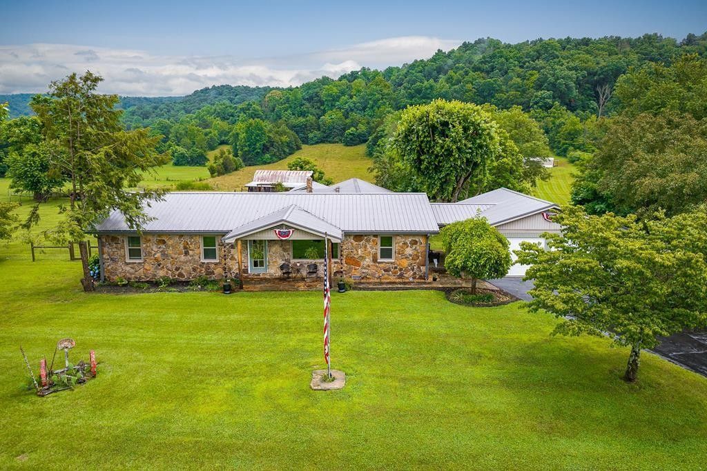 1653 Lester Flatt Road, Sparta, TN 38583