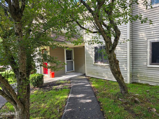 123 Victory Way, Halfmoon, NY 12065