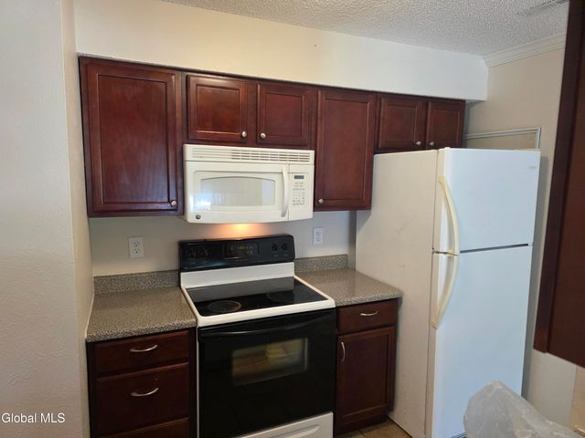 123 Victory Way, Halfmoon, NY 12065