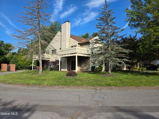 123 Victory Way, Halfmoon, NY 12065