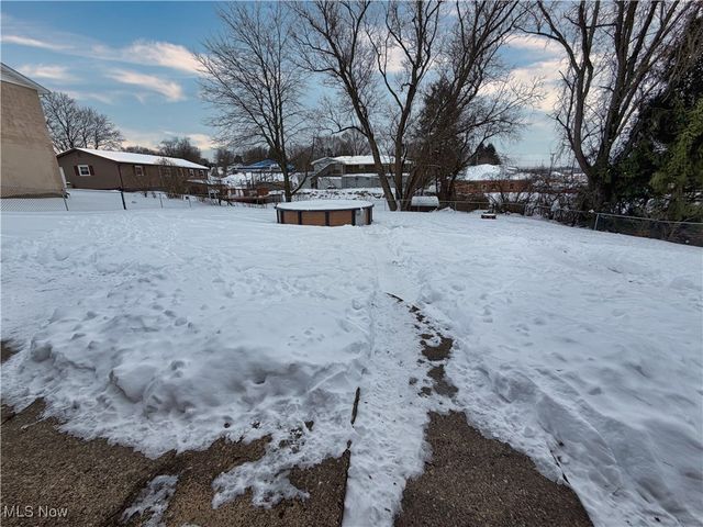 49221 S Meadowbrook Circle, East Liverpool, OH 43920