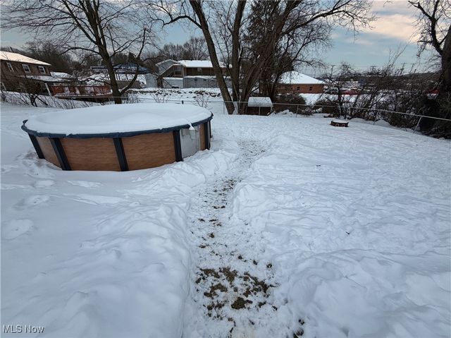 49221 S Meadowbrook Circle, East Liverpool, OH 43920