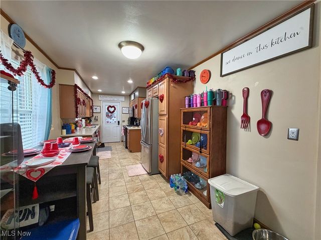 49221 S Meadowbrook Circle, East Liverpool, OH 43920