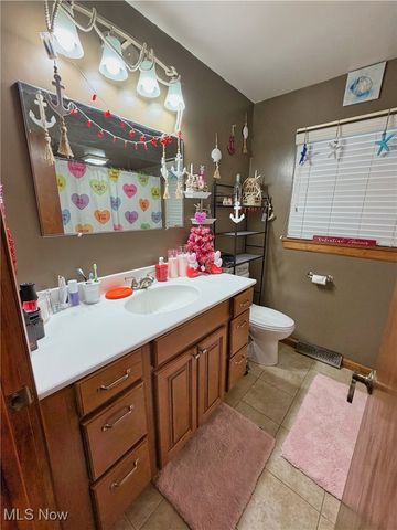 49221 S Meadowbrook Circle, East Liverpool, OH 43920