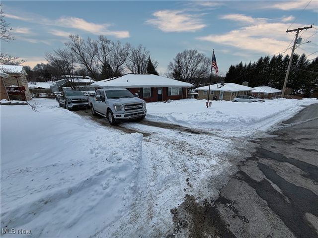 49221 S Meadowbrook Circle, East Liverpool, OH 43920