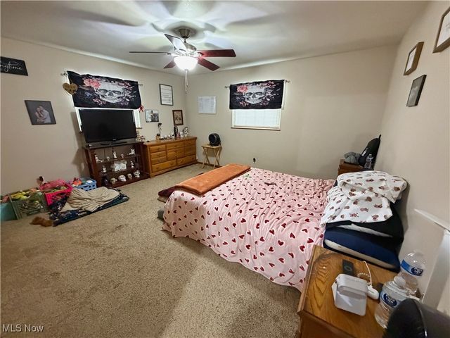 49221 S Meadowbrook Circle, East Liverpool, OH 43920