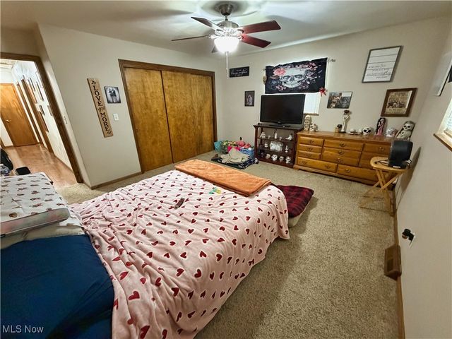 49221 S Meadowbrook Circle, East Liverpool, OH 43920