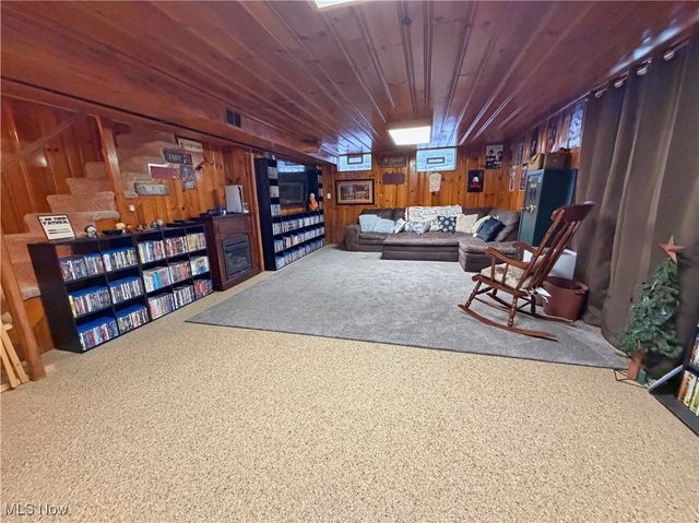 49221 S Meadowbrook Circle, East Liverpool, OH 43920