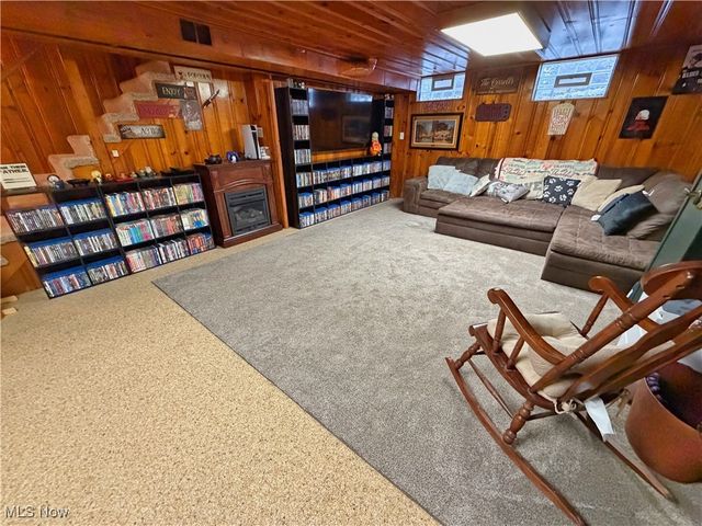 49221 S Meadowbrook Circle, East Liverpool, OH 43920