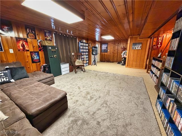 49221 S Meadowbrook Circle, East Liverpool, OH 43920