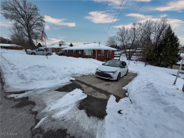 49221 S Meadowbrook Circle, East Liverpool, OH 43920