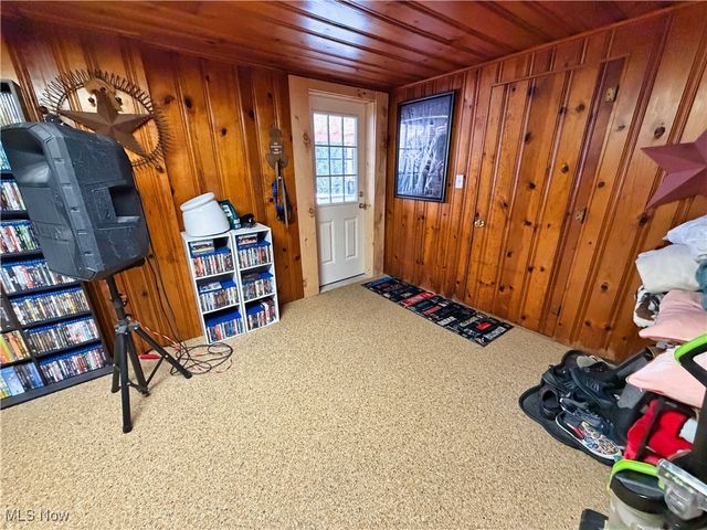 49221 S Meadowbrook Circle, East Liverpool, OH 43920