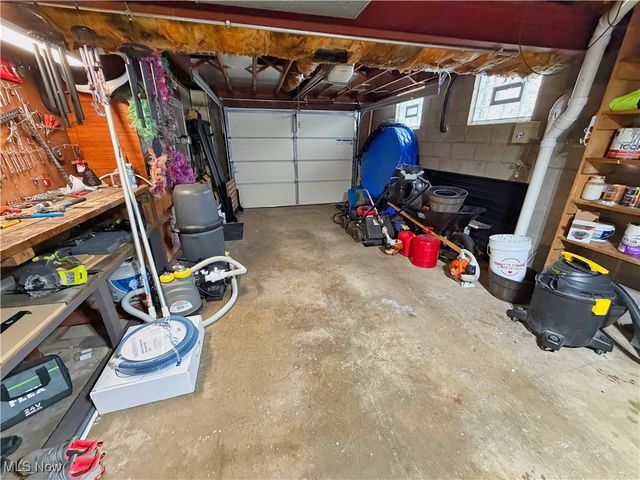 49221 S Meadowbrook Circle, East Liverpool, OH 43920