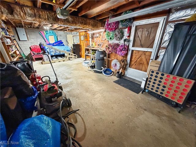 49221 S Meadowbrook Circle, East Liverpool, OH 43920