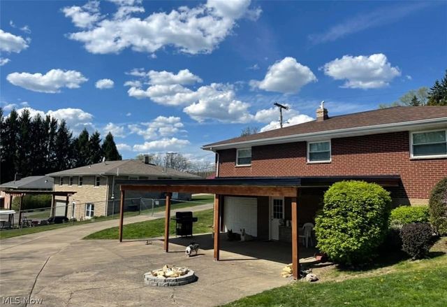 49221 S Meadowbrook Circle, East Liverpool, OH 43920