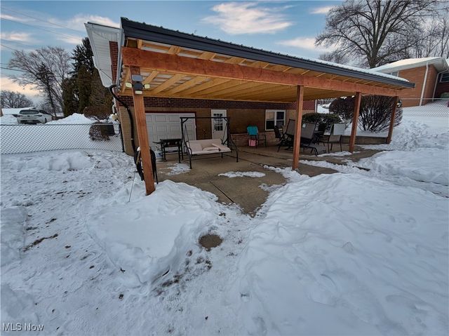 49221 S Meadowbrook Circle, East Liverpool, OH 43920