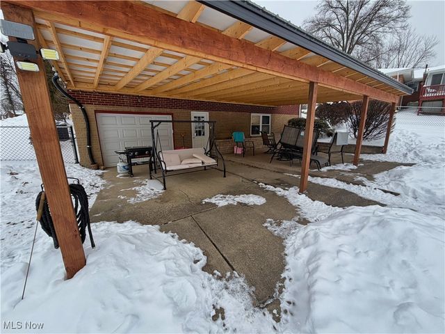 49221 S Meadowbrook Circle, East Liverpool, OH 43920