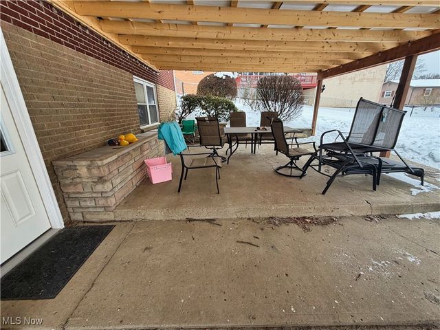 49221 S Meadowbrook Circle, East Liverpool, OH 43920