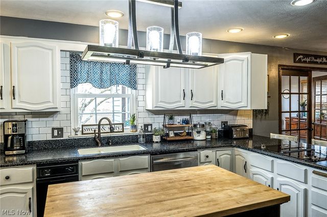 782 Windsor Drive, Mineral Wells, WV 26150