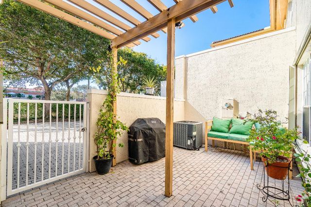 510 NW 24th Avenue, Boynton Beach, FL 33426
