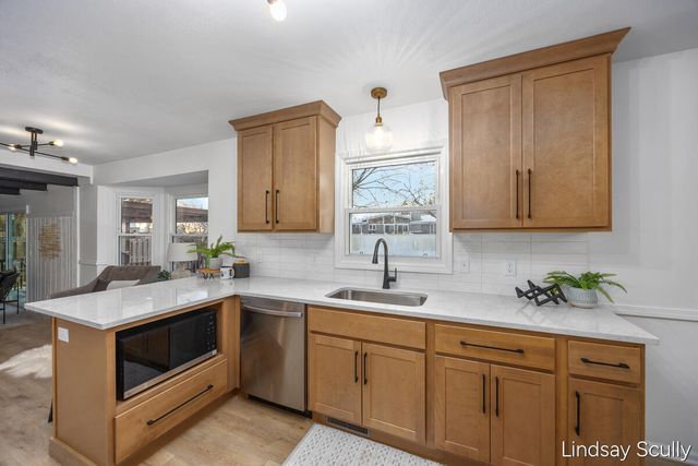1830 Lockmere Drive, Kentwood, MI 49508