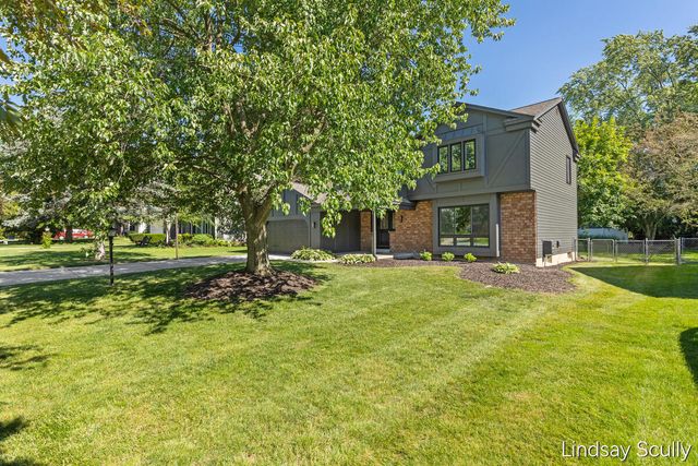 1830 Lockmere Drive, Kentwood, MI 49508