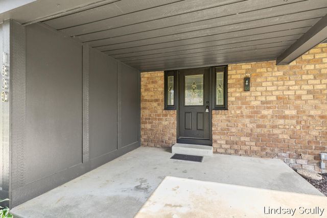 1830 Lockmere Drive, Kentwood, MI 49508