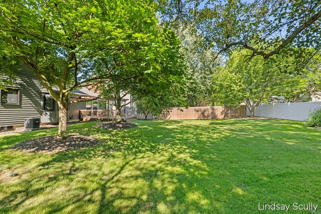 1830 Lockmere Drive, Kentwood, MI 49508