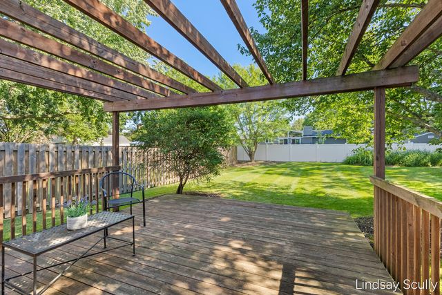 1830 Lockmere Drive, Kentwood, MI 49508
