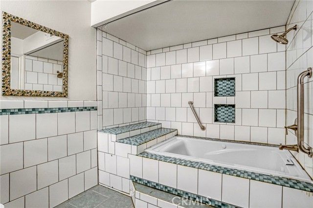 17140 Burbank Boulevard 105, Encino (los Angeles), CA 91316