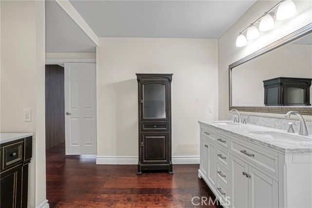 17140 Burbank Boulevard 105, Encino (los Angeles), CA 91316