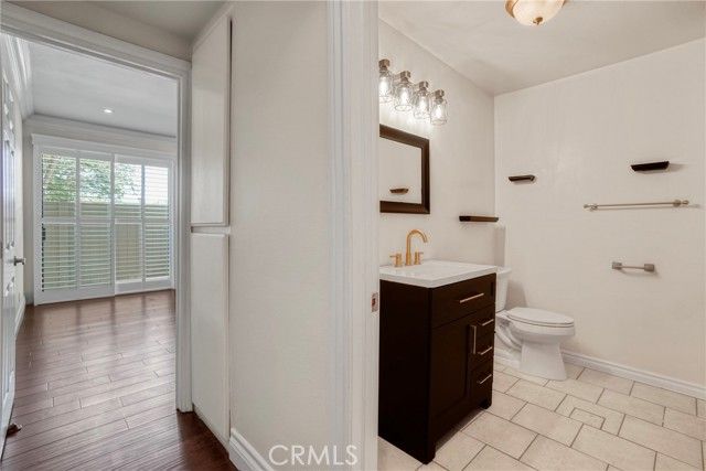 17140 Burbank Boulevard 105, Encino (los Angeles), CA 91316