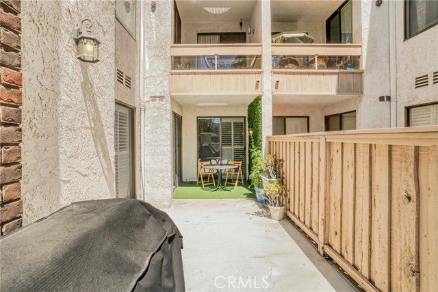 17140 Burbank Boulevard 105, Encino (los Angeles), CA 91316