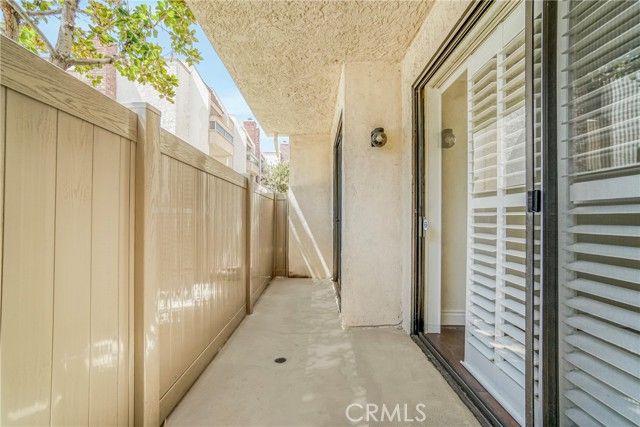 17140 Burbank Boulevard 105, Encino (los Angeles), CA 91316