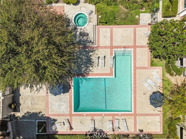 17140 Burbank Boulevard 105, Encino (los Angeles), CA 91316