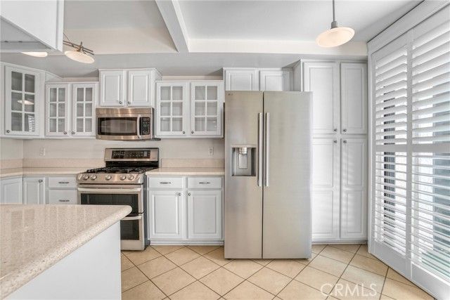 17140 Burbank Boulevard 105, Encino (los Angeles), CA 91316