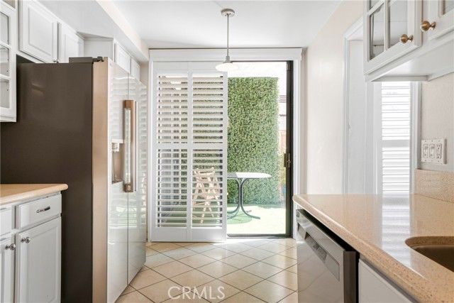 17140 Burbank Boulevard 105, Encino (los Angeles), CA 91316