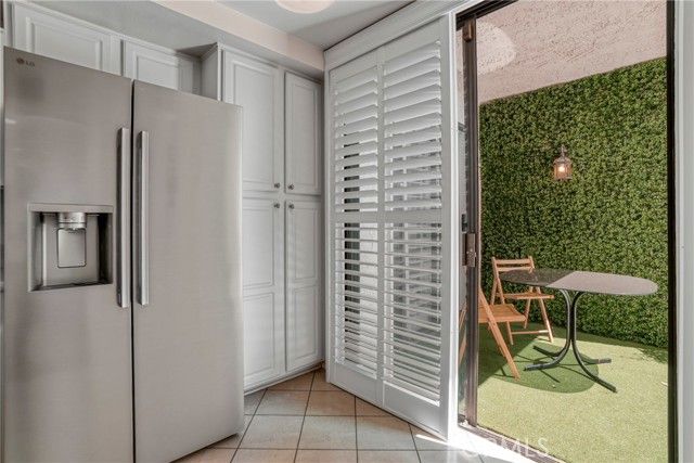 17140 Burbank Boulevard 105, Encino (los Angeles), CA 91316