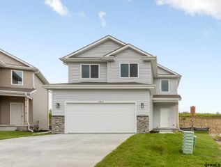 7925 N 94 Street, Omaha, NE 68122