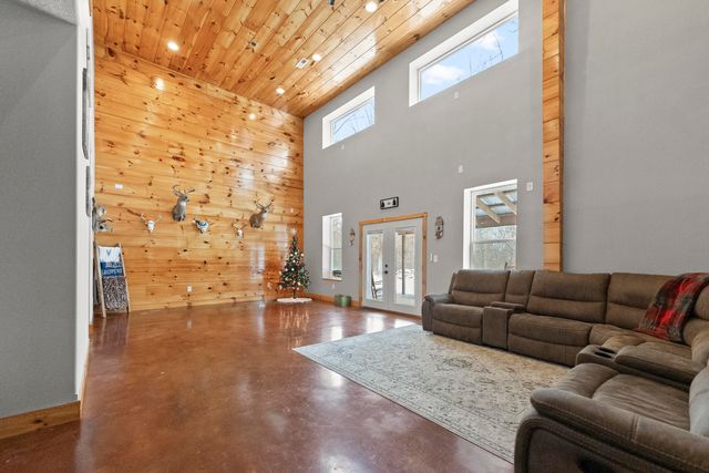 217 Victory Lane Lane, Niangua, MO 65713