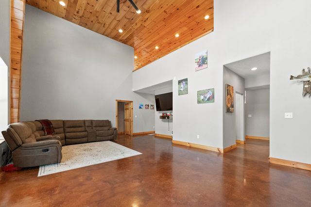 217 Victory Lane Lane, Niangua, MO 65713