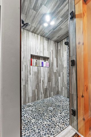 217 Victory Lane Lane, Niangua, MO 65713