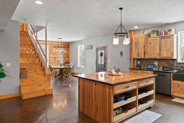 217 Victory Lane Lane, Niangua, MO 65713