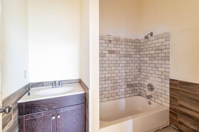 818 Livingston Street, Cincinnati, OH 45214