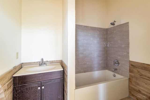 818 Livingston Street, Cincinnati, OH 45214