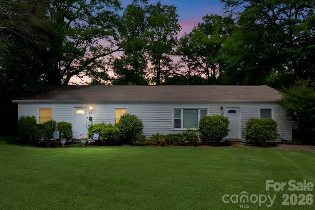 414 E Wilkins Street, Dallas, NC 28034