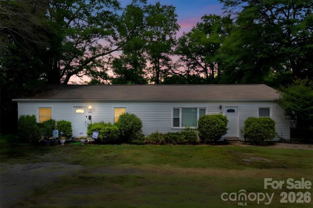 414 E Wilkins Street, Dallas, NC 28034