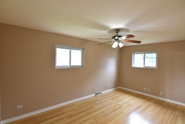 210 E MYRICK Avenue, Addison, IL 60101