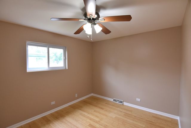 210 E MYRICK Avenue, Addison, IL 60101