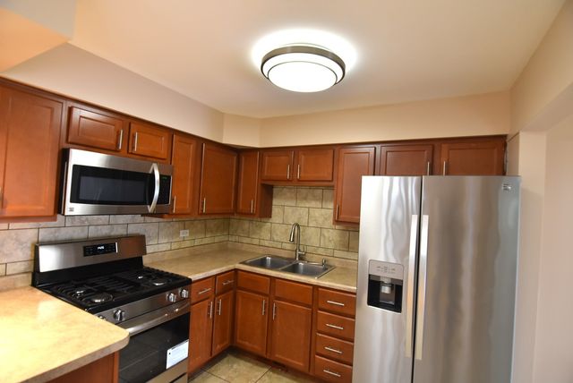 210 E MYRICK Avenue, Addison, IL 60101